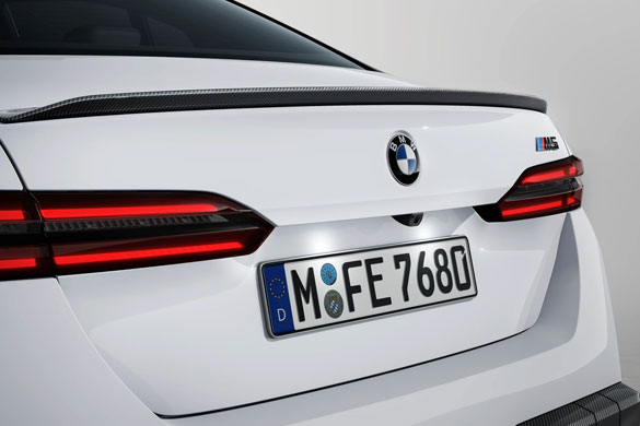 Karbonowy spojler tylny M Performance.