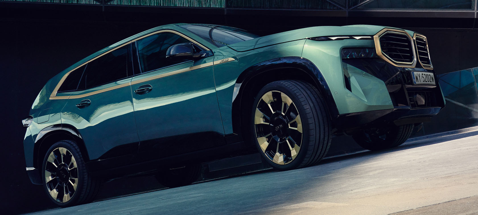 DYNAMIKA BMW XM.